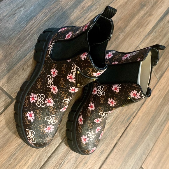 Guess Shoes - NWT Brand New Guess Size 7 Boots. Never worn adorable boots 💕